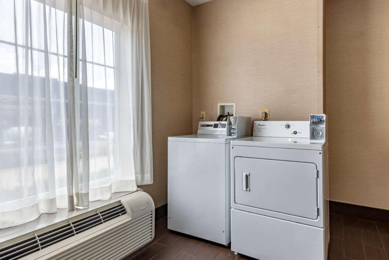 Comfort Suites Newark - Harrison Kültér fotó