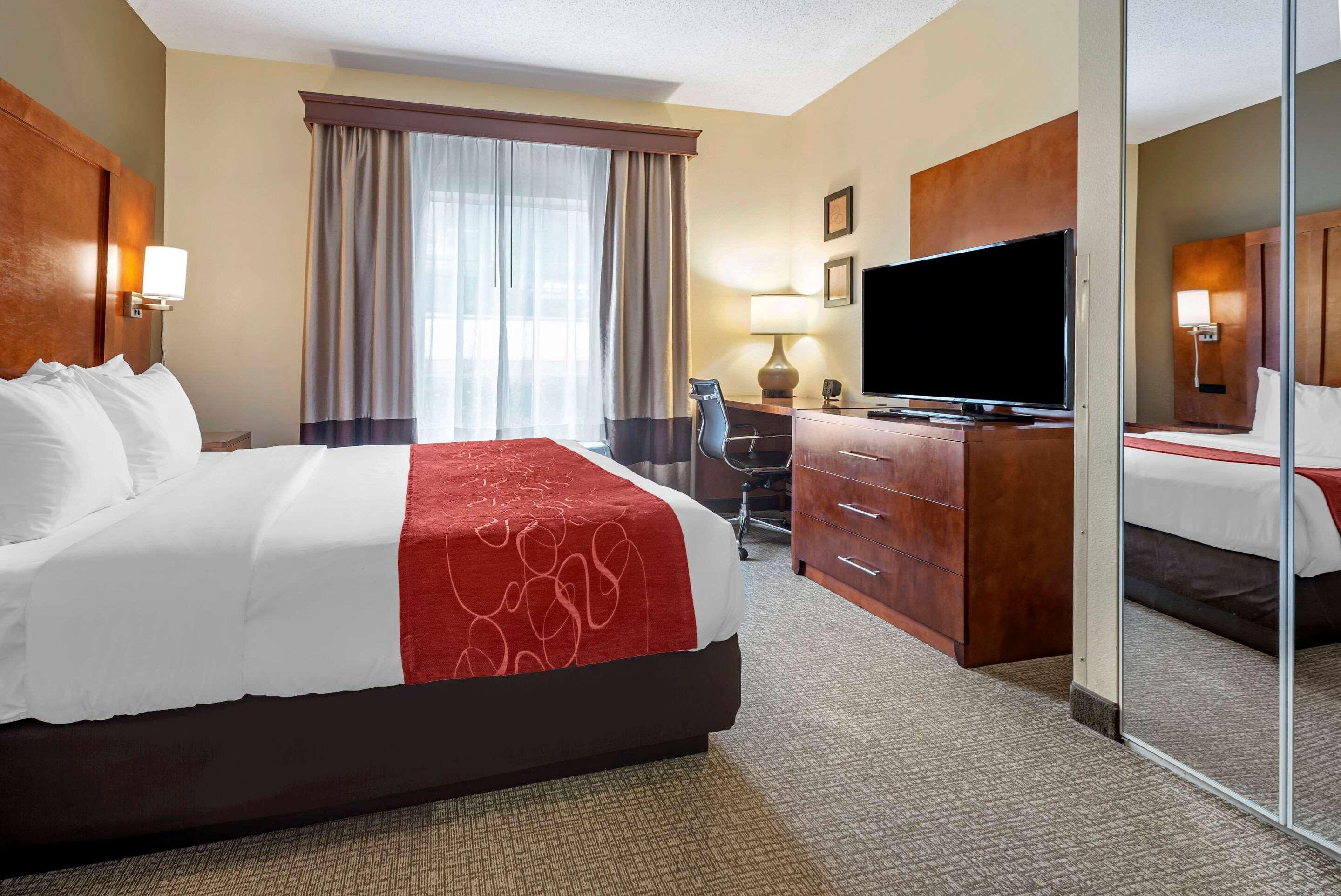 Comfort Suites Newark - Harrison Kültér fotó