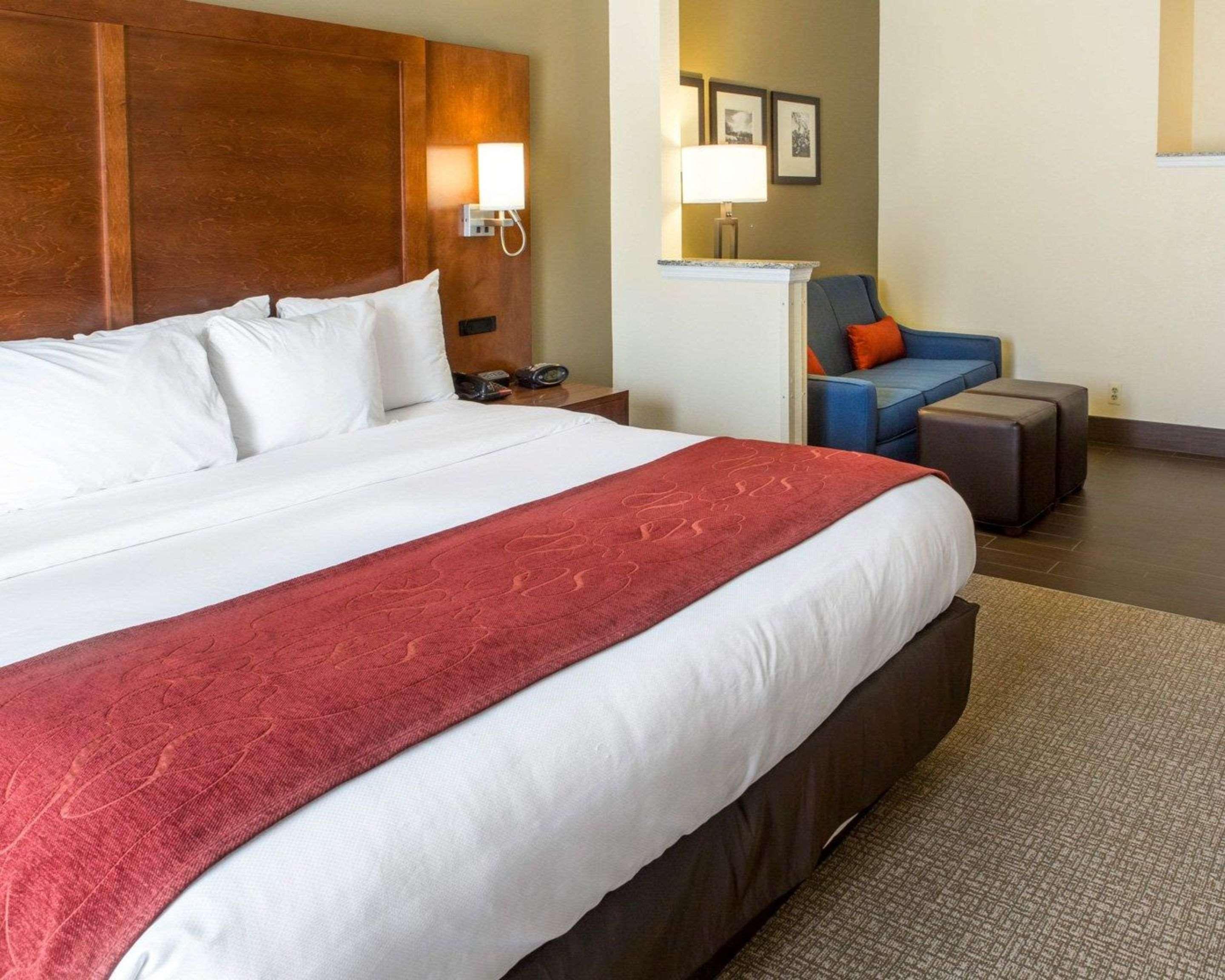 Comfort Suites Newark - Harrison Kültér fotó