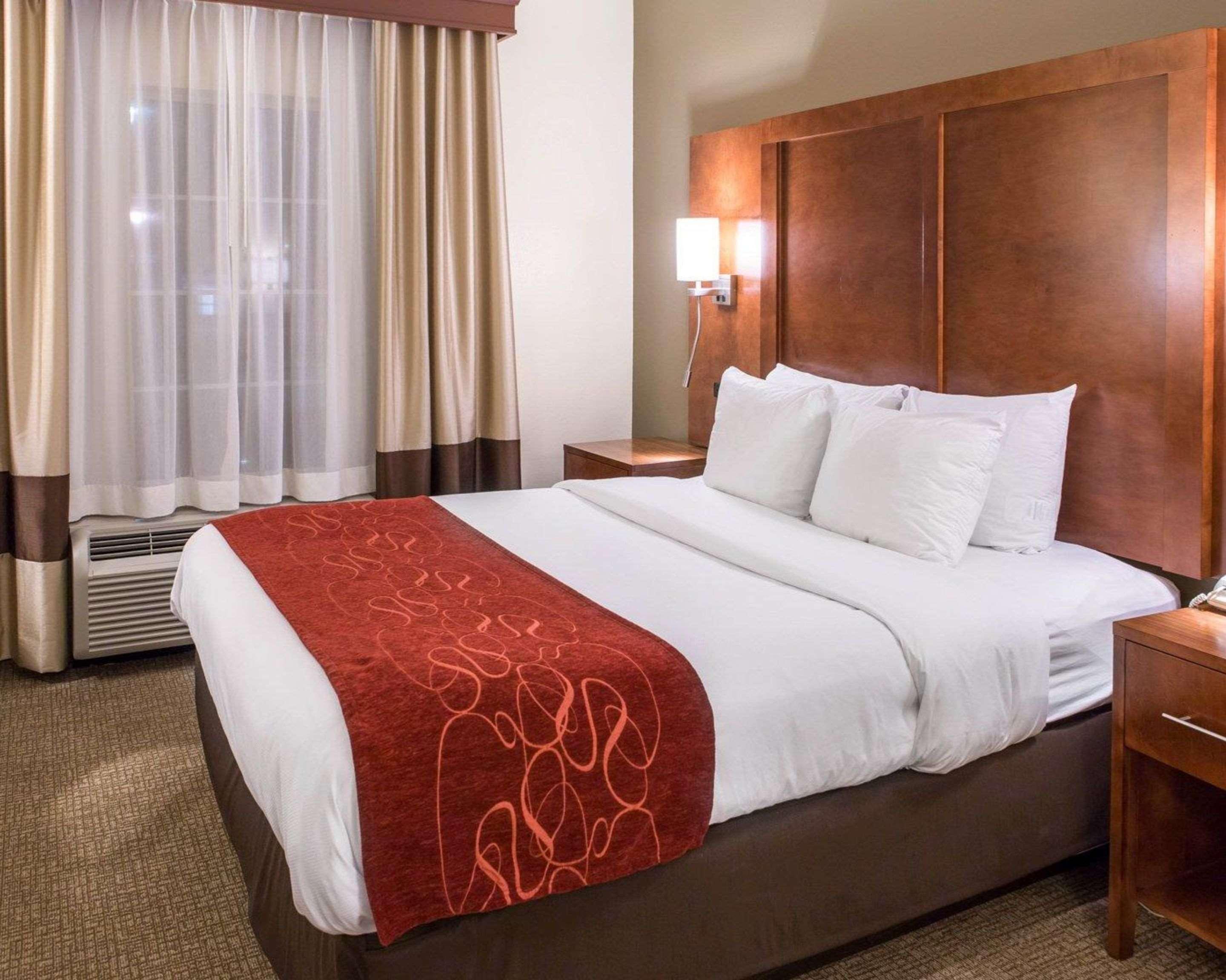 Comfort Suites Newark - Harrison Kültér fotó