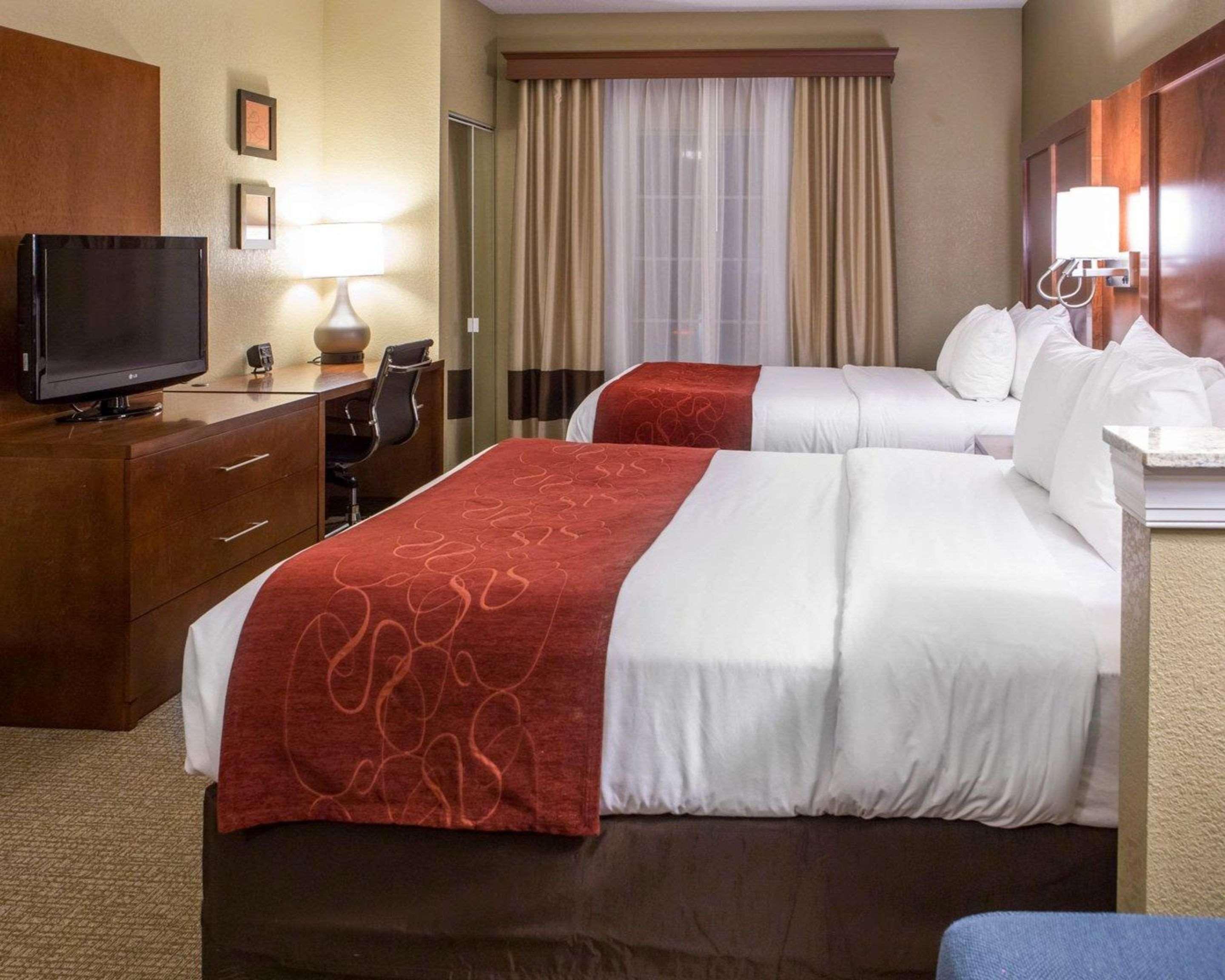Comfort Suites Newark - Harrison Kültér fotó