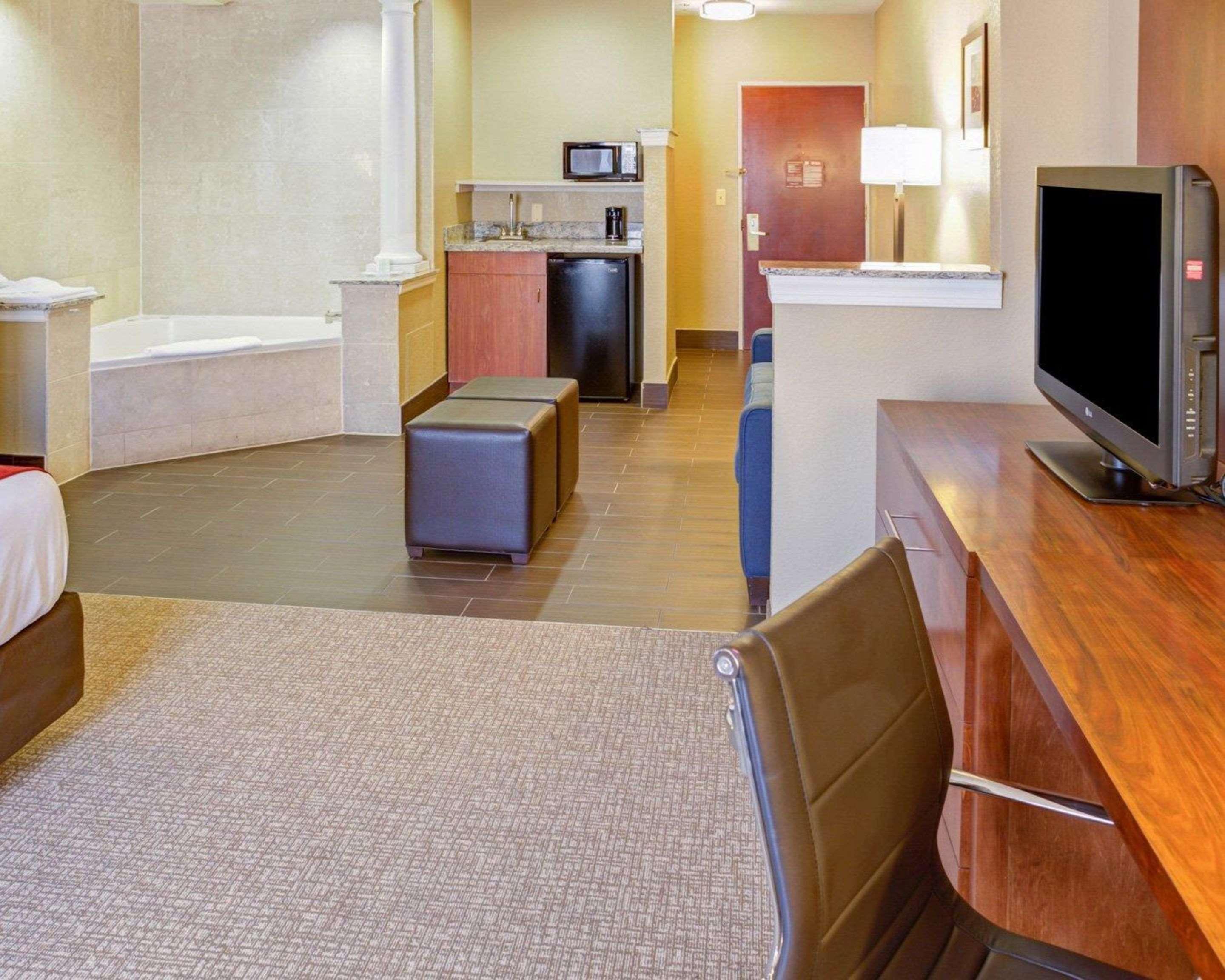 Comfort Suites Newark - Harrison Kültér fotó