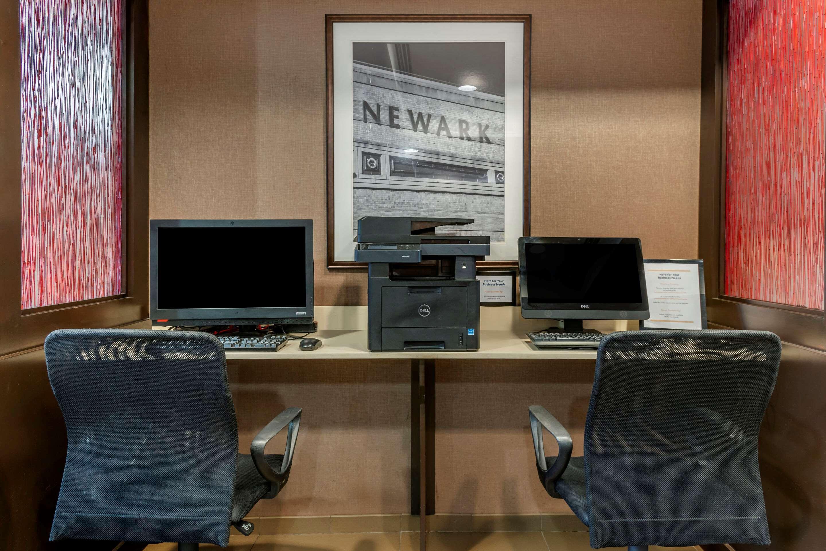 Comfort Suites Newark - Harrison Kültér fotó