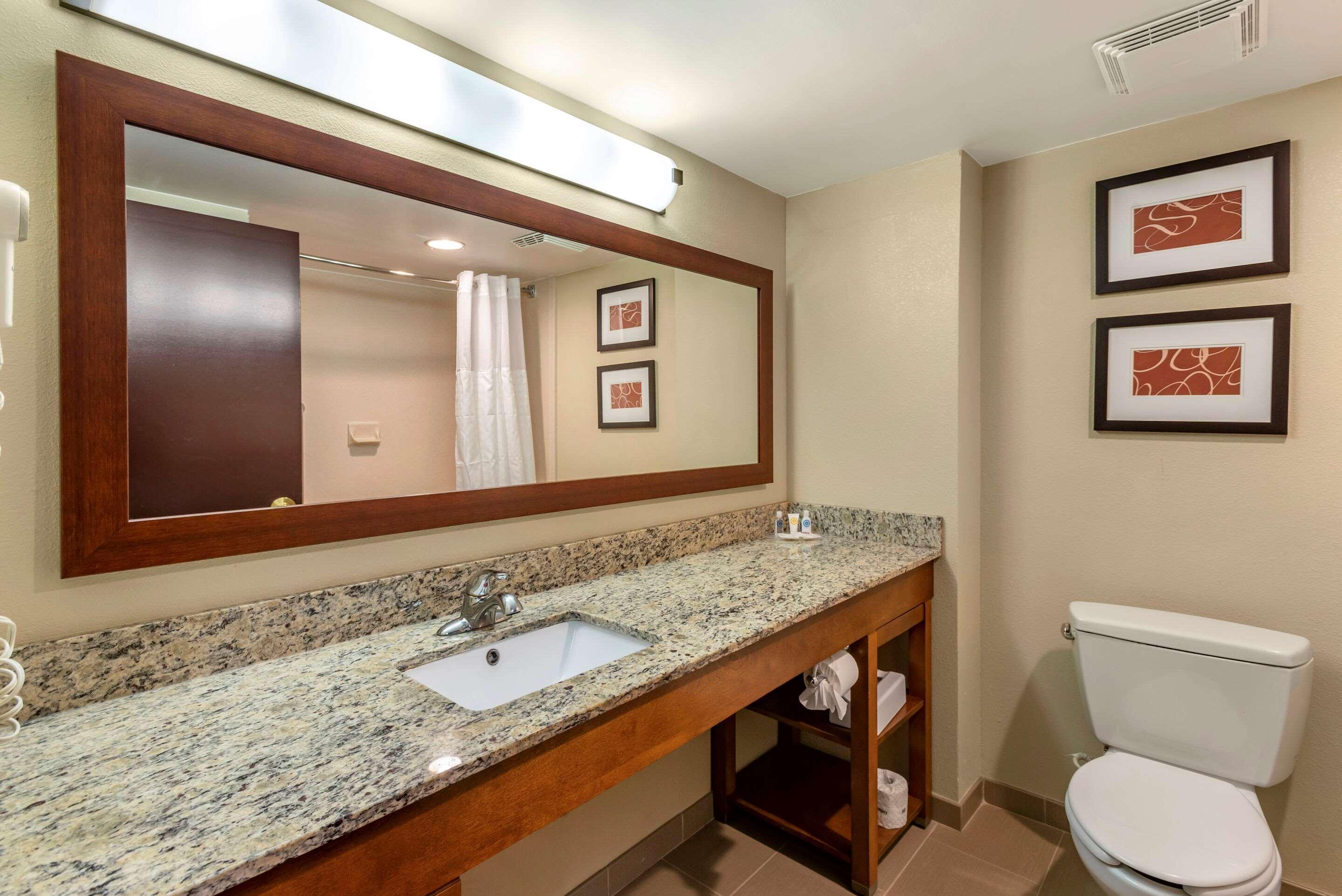Comfort Suites Newark - Harrison Kültér fotó