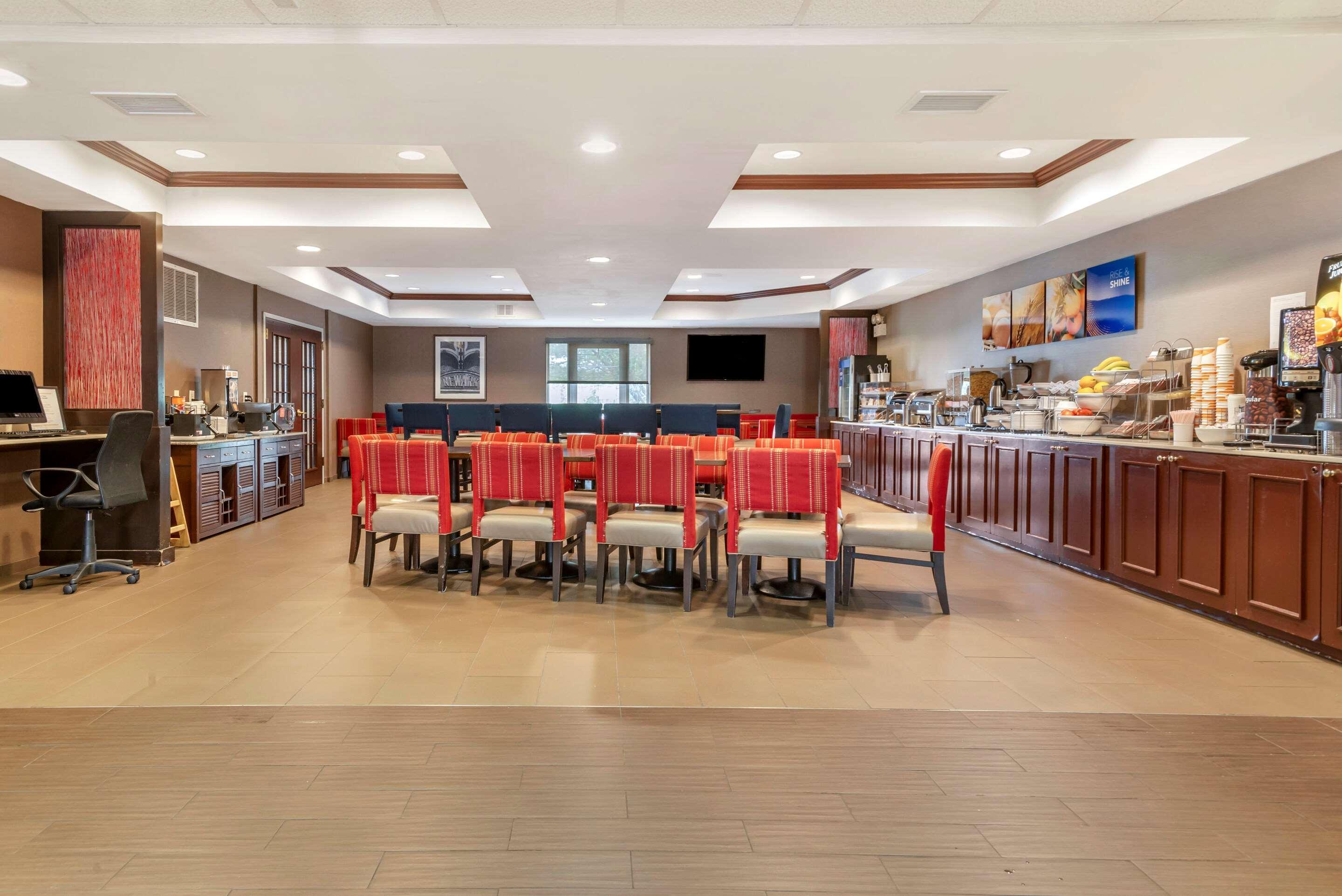 Comfort Suites Newark - Harrison Kültér fotó