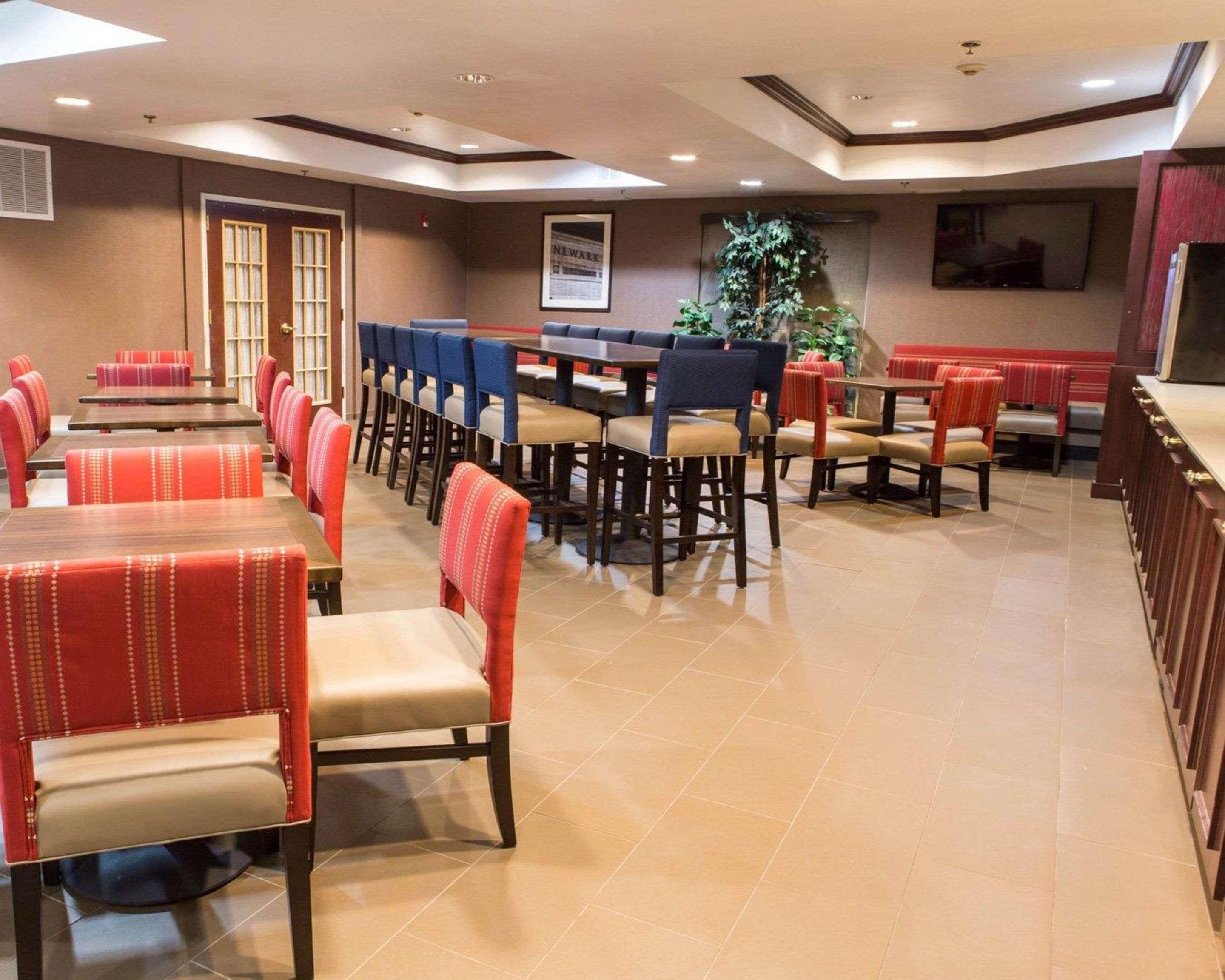 Comfort Suites Newark - Harrison Kültér fotó