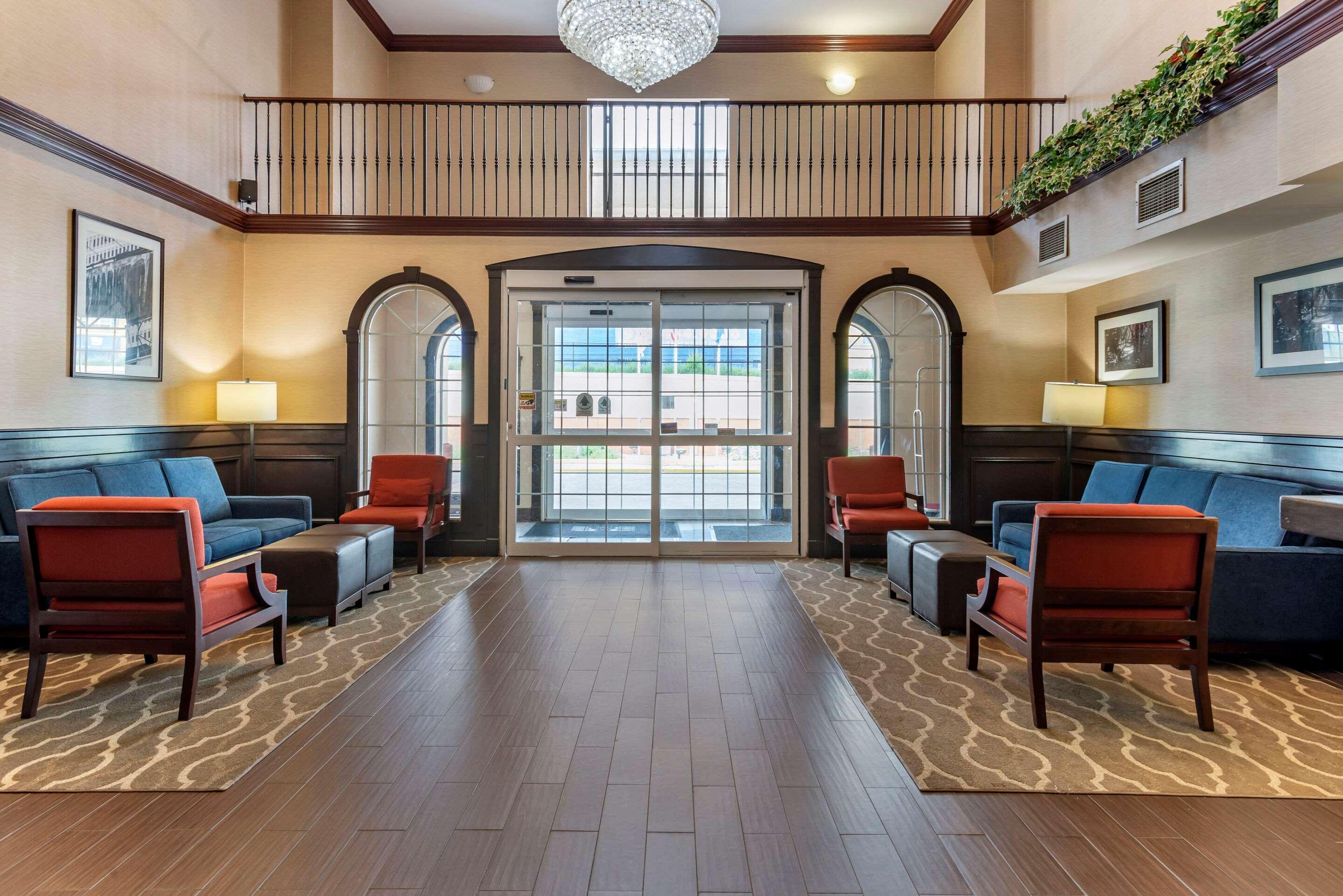 Comfort Suites Newark - Harrison Kültér fotó