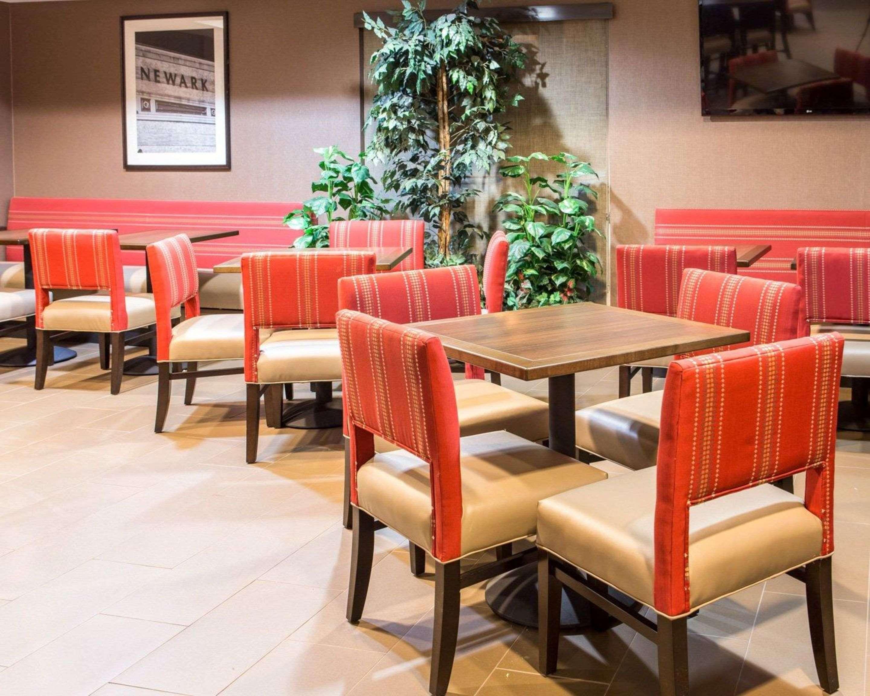 Comfort Suites Newark - Harrison Kültér fotó