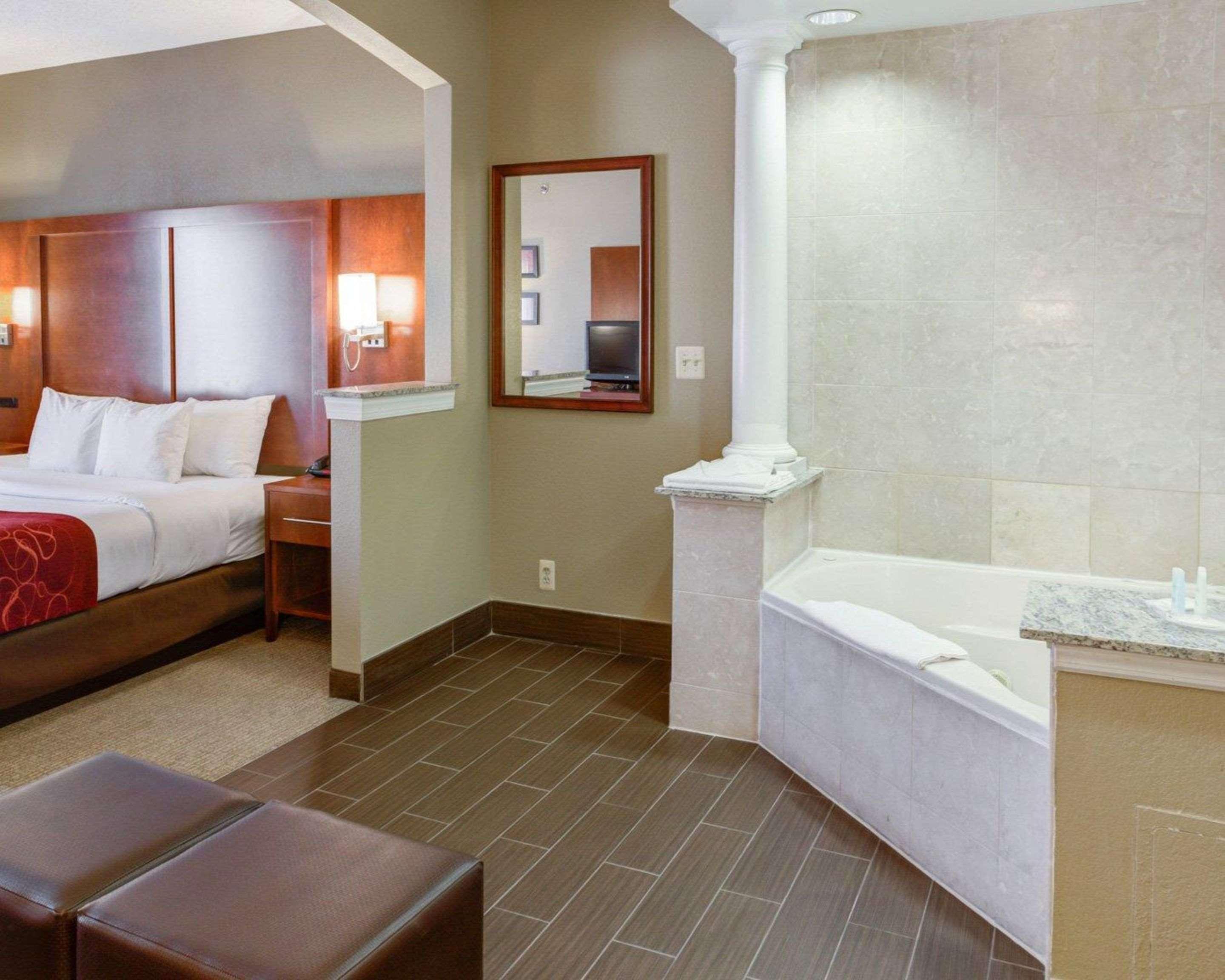 Comfort Suites Newark - Harrison Kültér fotó
