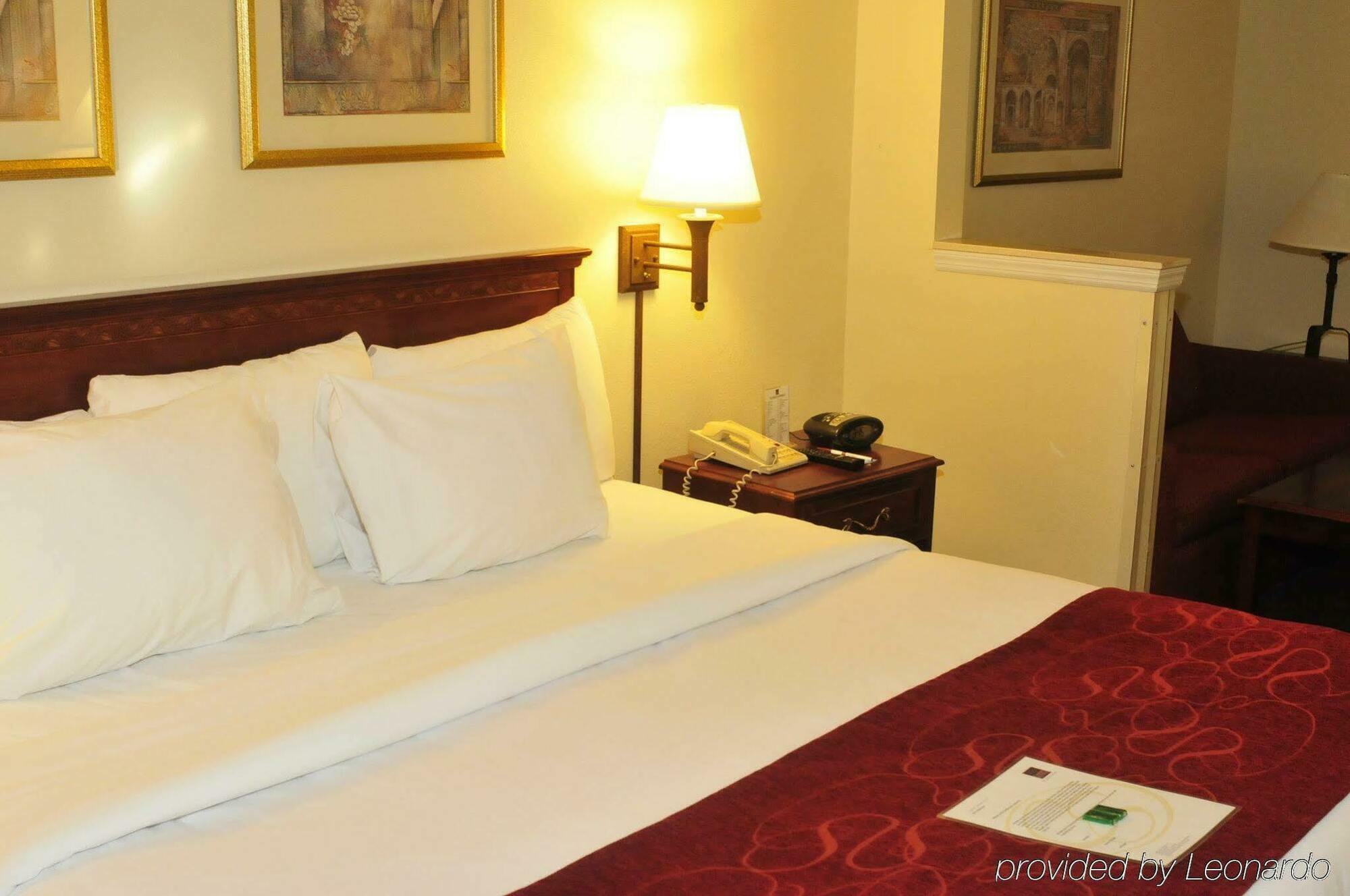 Comfort Suites Newark - Harrison Kültér fotó
